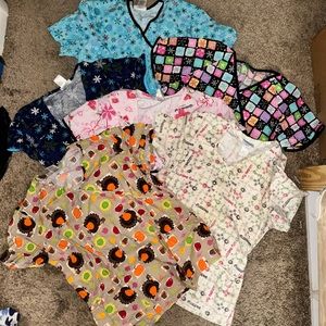 Bundle: 6 scrub tops size M/L